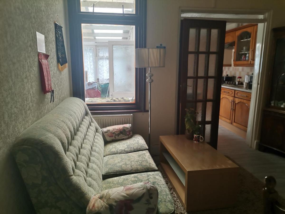 Double Room Available- London Seven Kings Seven Kings Train Station Ilford Dış mekan fotoğraf