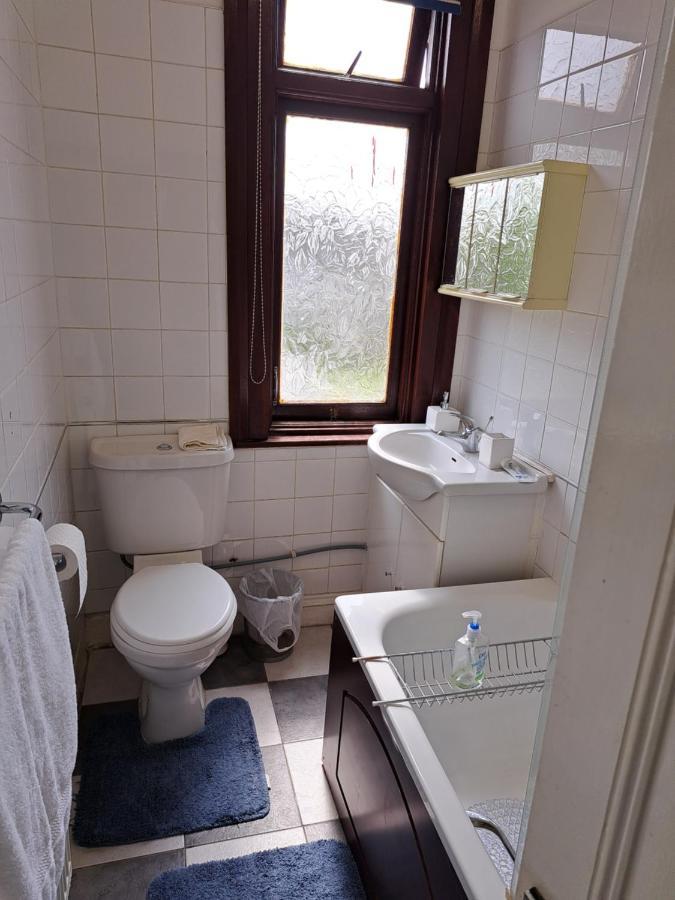 Double Room Available- London Seven Kings Seven Kings Train Station Ilford Dış mekan fotoğraf